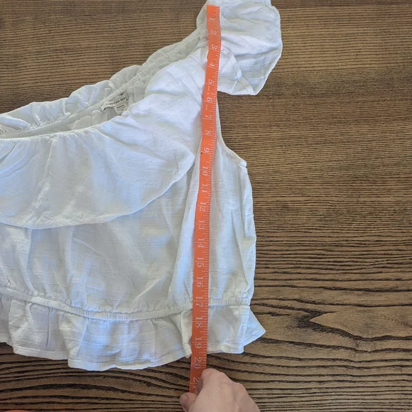 EUC American Eagle AEO Womens medium white one shoulder cropped ruffle blouse - Picture 5 of 9